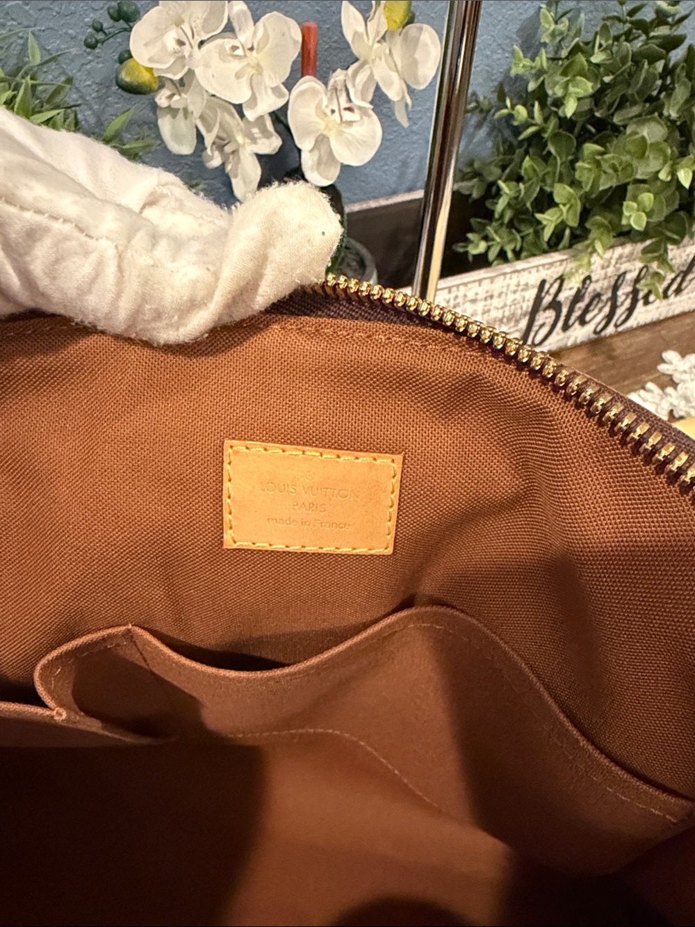 Authentic Louis Vuitton Tivoli GM - Picture 8 of 13